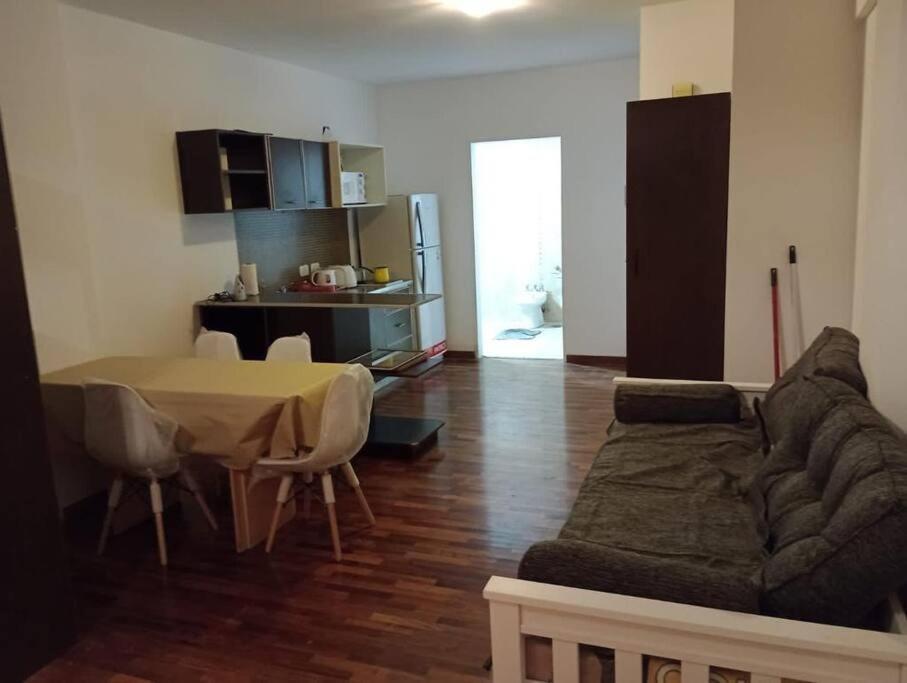 Apartamento Agradable Departamento En Pleno Abasto- Anchorena